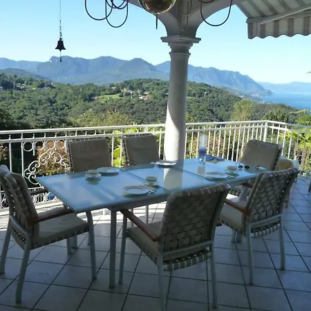 Am Lago Maggiore Mit Traumhafter Aussicht